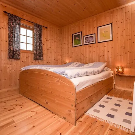 Festly, Lakeside With Sauna Near